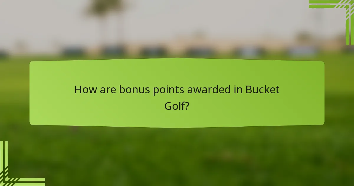 How are bonus points awarded in Bucket Golf?
